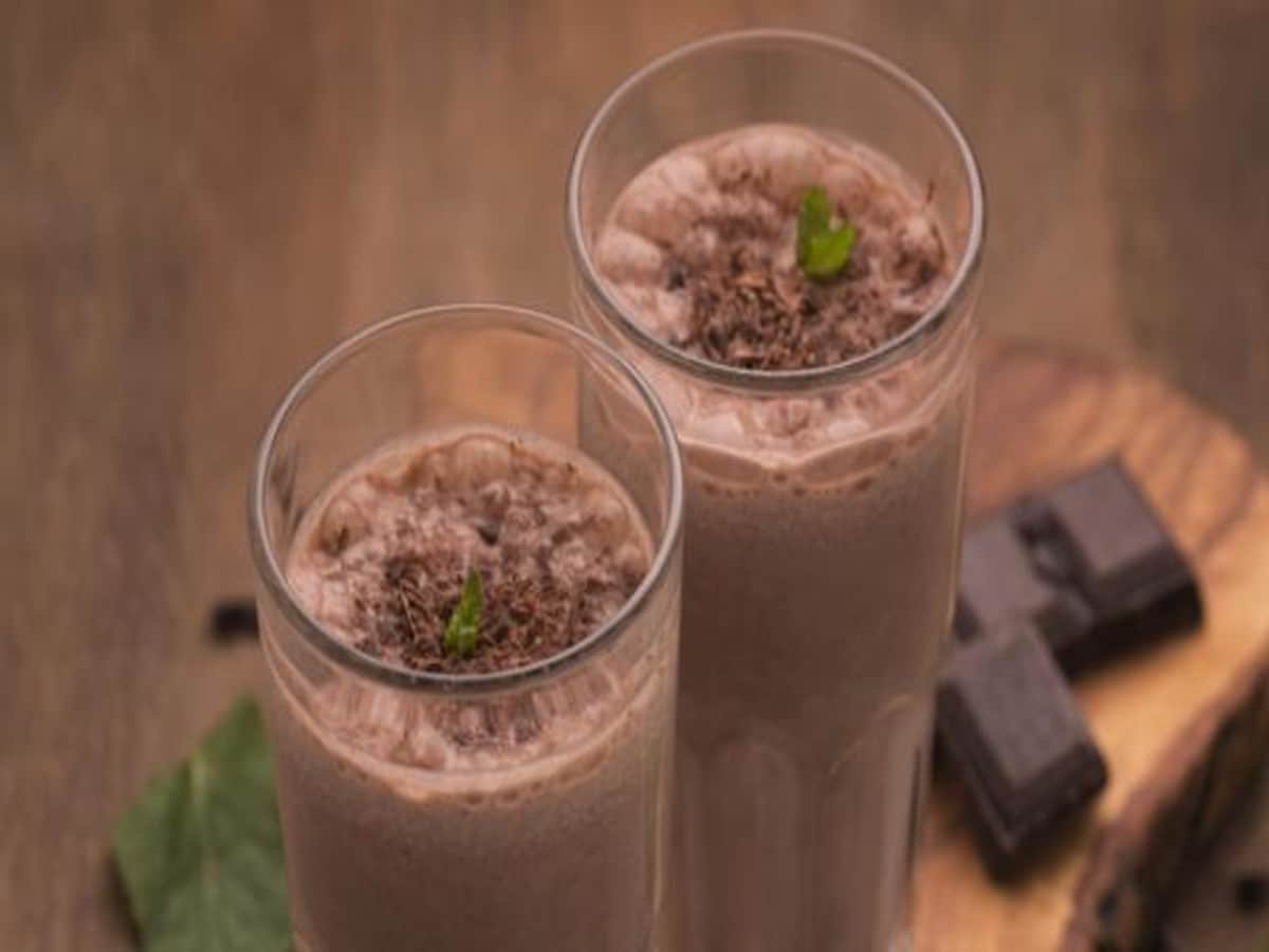 chocolate shake recipe how to make chocolate shake hindi recipe - घर में चॉकलेट शेक बनाने का आसान तरीका, एक बार इस रेसिपी को जरूर ट्राई करें