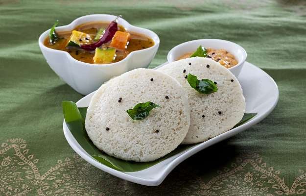 जानिए रवा इडली रेसिपी बनाने का तरीका वीडियो के साथ - Rava idli in hindi