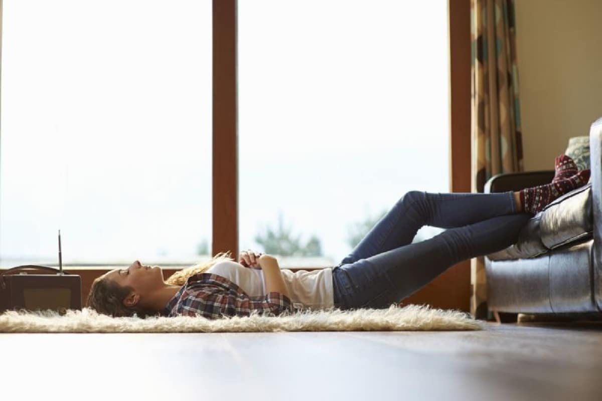 sleeping on the floor is very beneficial for the body know how myupchar pur