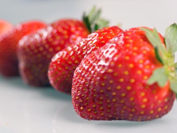 रसीली स्ट्रॉबेरी के 10 स्‍वास्‍थ्‍य लाभ | 10 health benefits of strawberries | रसीली स्ट्रॉबेरी के 10 स्‍वास्‍थ्‍य लाभ - Hindi Boldsky