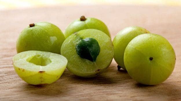 What Happens If You Eat Amla Everyday | Superfood: 20 Health Benefits Of Amla (Indian Gooseberry) | Amla khane ke 20 fayde | Can Diabetics Eat Amla - रोज आंवला खाने से
