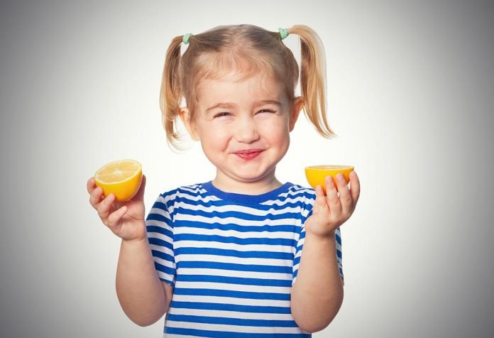 बच्चों के लिए नींबू:न्यूट्रिशनल वैल्यू, हेल्थ बेनिफिट और रेसिपी | Lemon for Babies in Hindi
