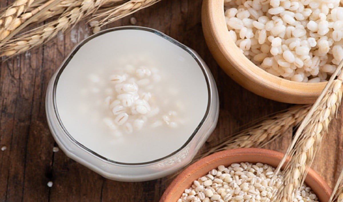 सेहत के लिए अमृत के सामान है जौ का पानी, रोजाना सेवन से दूर होंगी ये बीमारियाँ - drinking barley water everyday gives these amazing health benefits