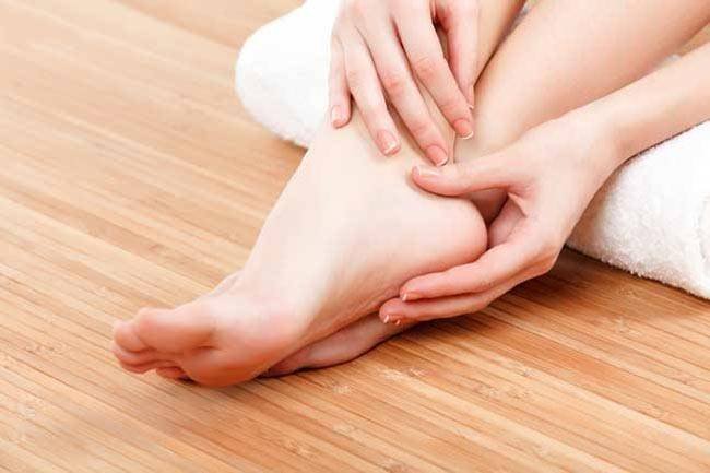 फटे पैरों के उपचार के लिए आसान घरेलू नुस्खे - स्वदेशी उपचार