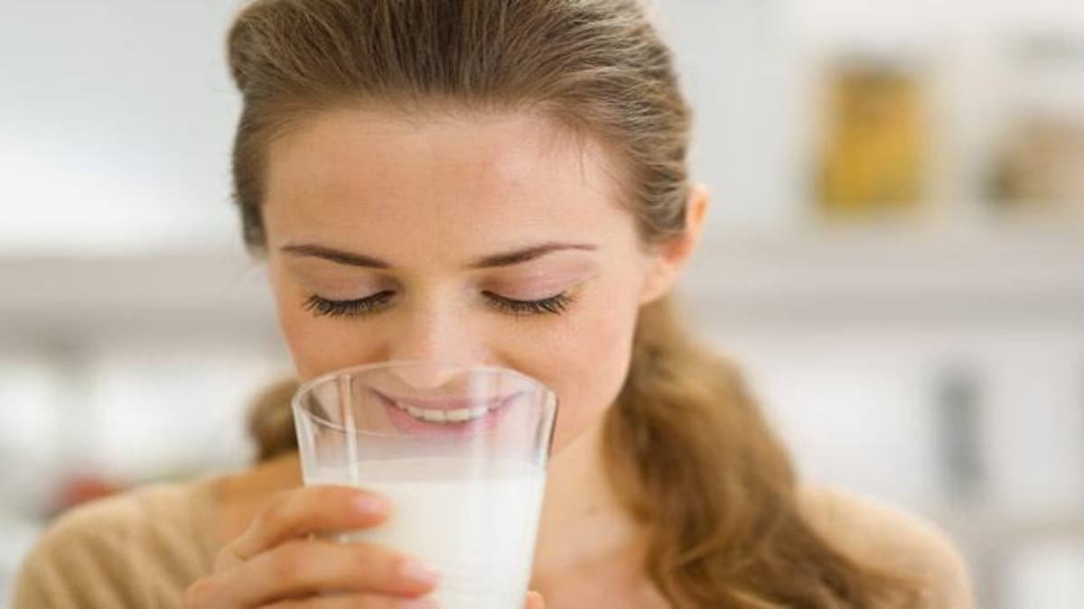 गर्म दूध पीने के ये फायदे आपको हैरत में डाल देंगे - health benefits of hot milk - AajTak