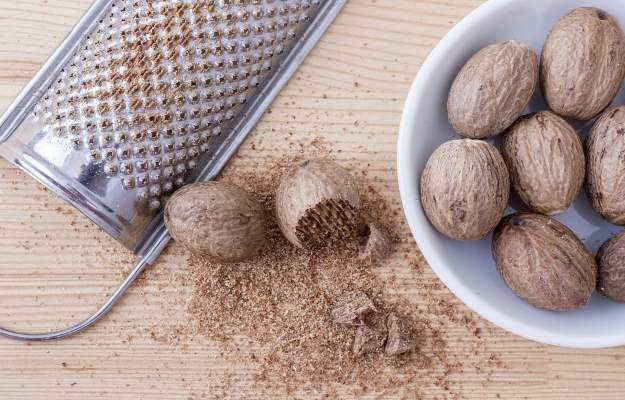 जायफल के फायदे और नुकसान - Nutmeg Benefits And Side Effects In Hindi