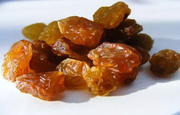मुनक्का खाने के फायदे, लाभ, तरीके और नुकसान - Benefits and Side Effects of Munakka in Hindi