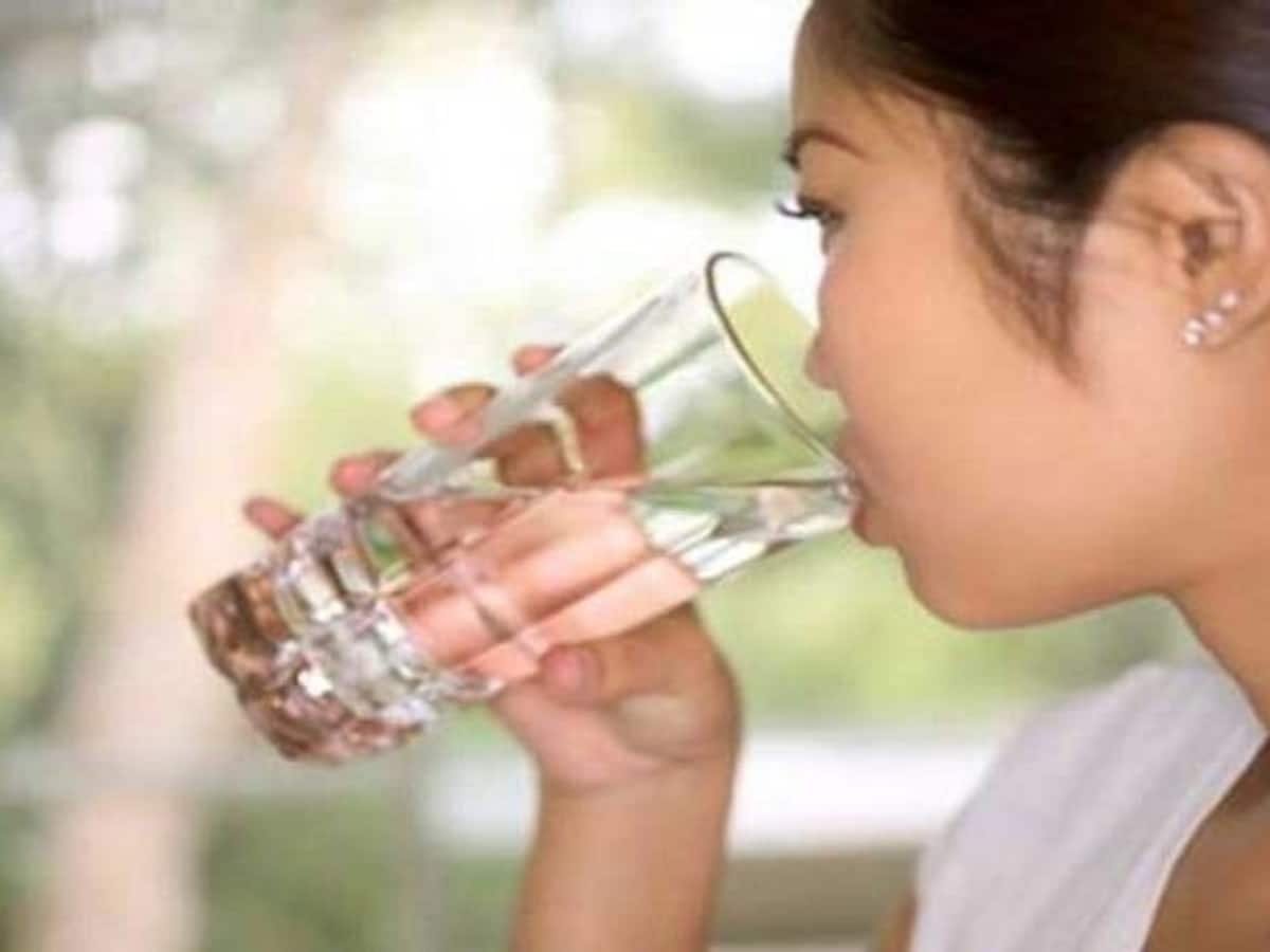सुबह खाली पेट पानी पीने से होते हैं ये 6 फायदे, जल्दी नहीं होती कोई बीमारी | Health Benefit of Drinking Water Early in morning MJA