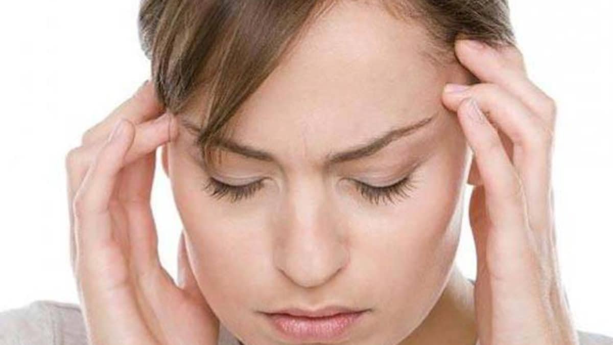 सिर दर्द बन सकता है माइग्रेन की वजह, जानें कैसे - migraine awareness week 2018 causes and symptoms tpra - AajTak