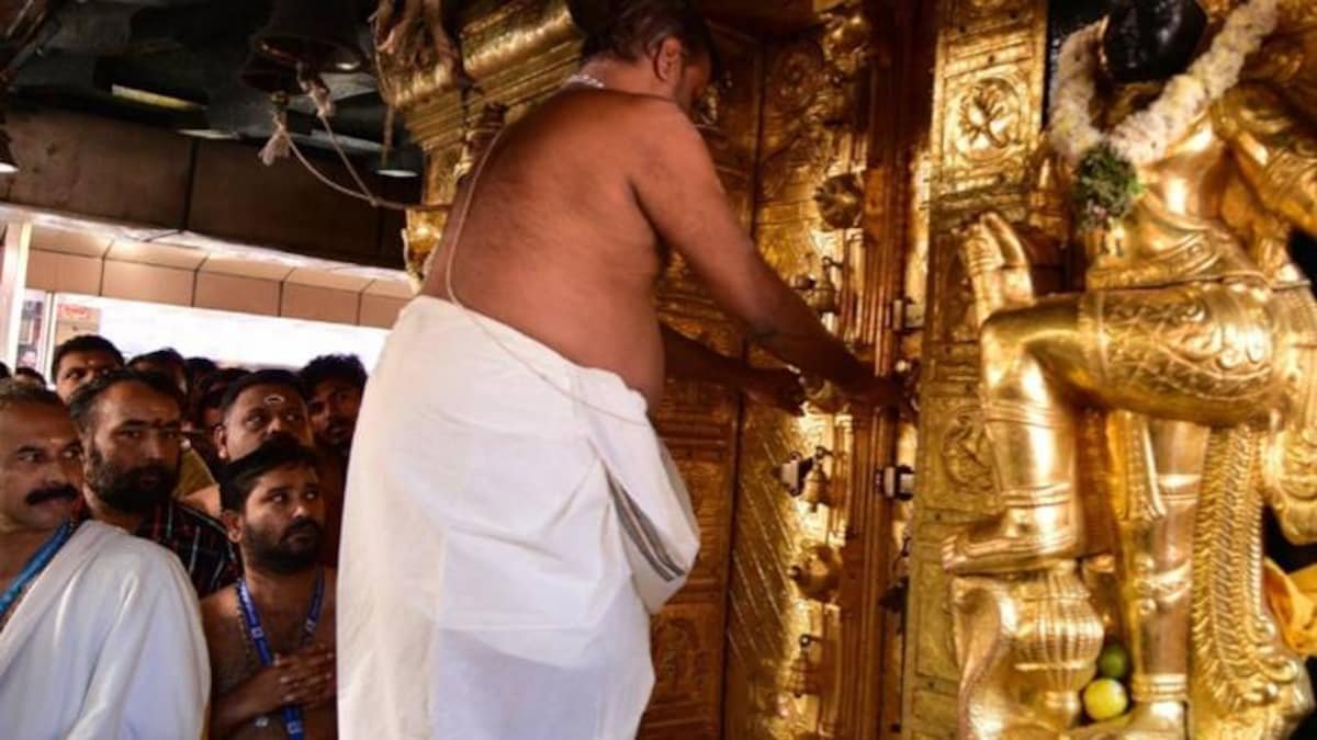 सबरीमाला का सच! जानिए मंदिर में महिलाओं के बैन के पीछे क्या है वजह? - women entry in sabarimala temple and men entry banned in other temple - AajTak